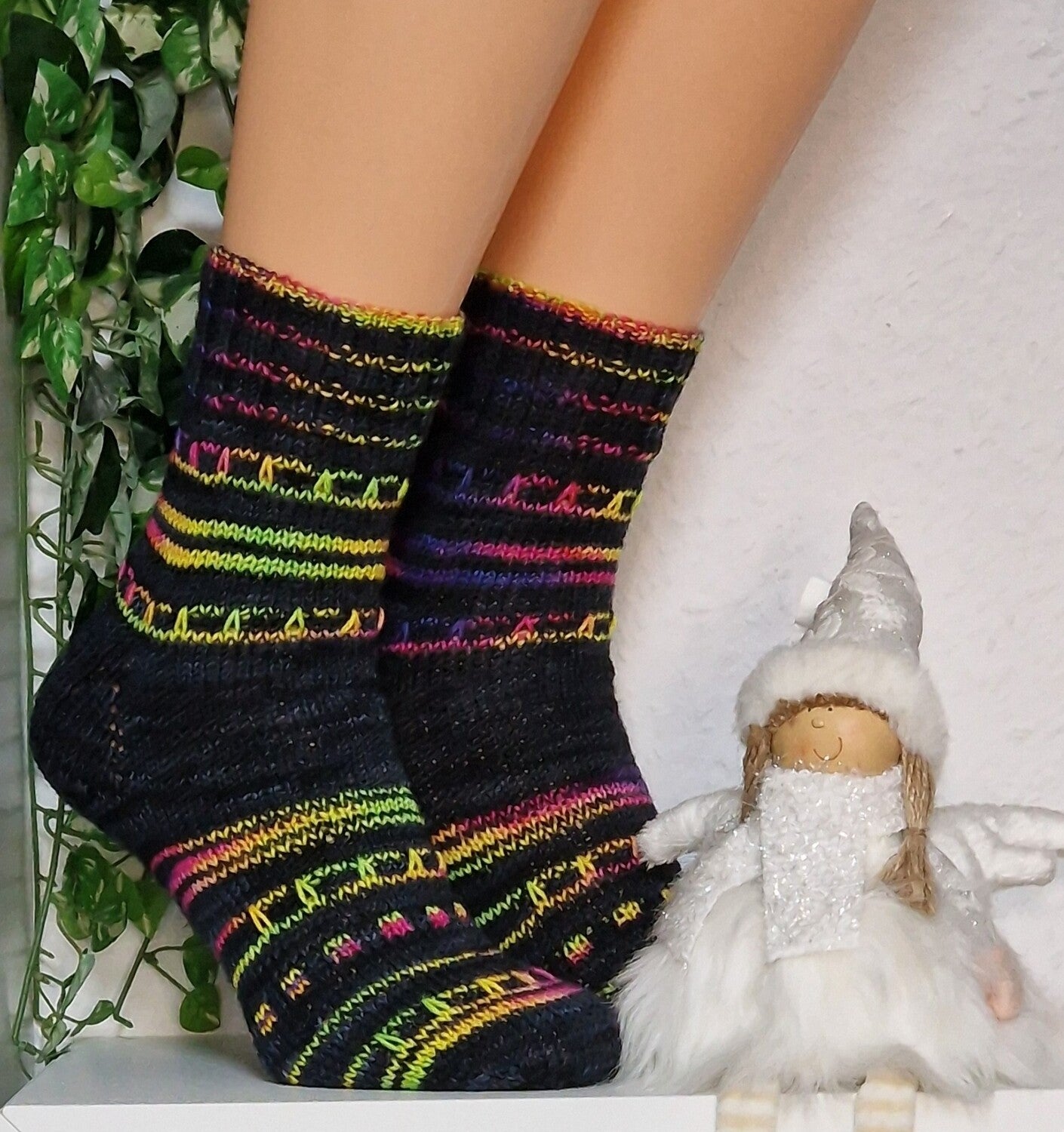 Handgestrickte Socken Schwarz Neon Gr. 42/43