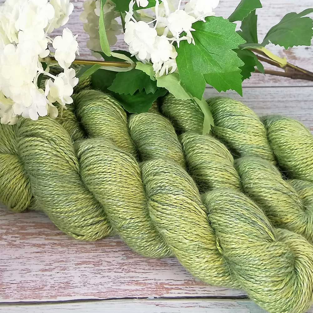 Allisi handgefärbt in Wiesengrün