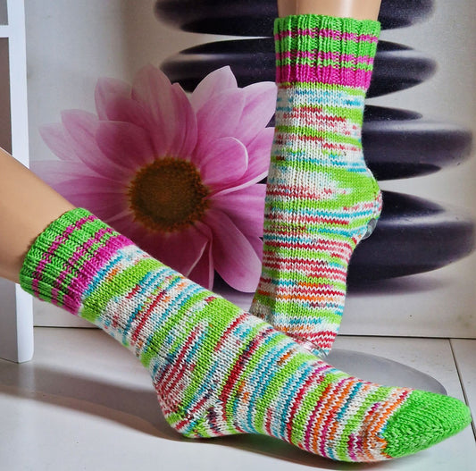 Handgestrickte Socken Maibaum Gr. 36/37