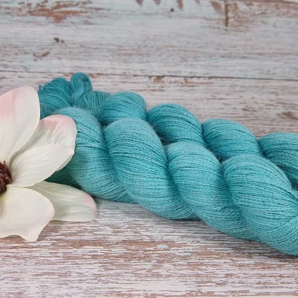 Alpaca Lace handgefärbtes Spitzengarn im Strang, türkis