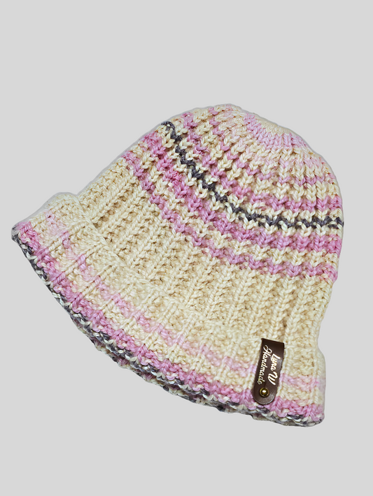 Handgestrickte Mütze im Patentmuster aus Merino und Yakwolle