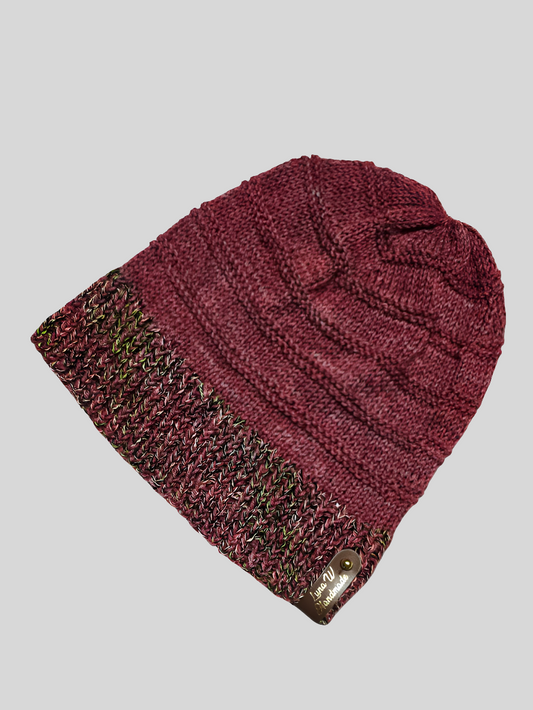 Handgestrickte Mütze aus Merinowolle in weinrot