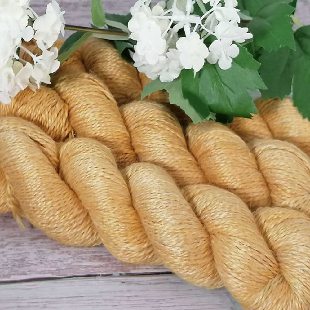 Allisi handgefärbt in Senfgelb